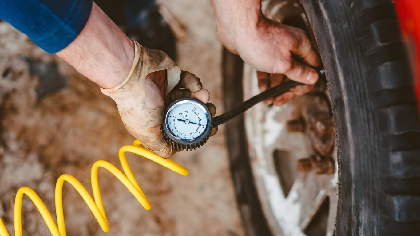How to Check Tire Pressure