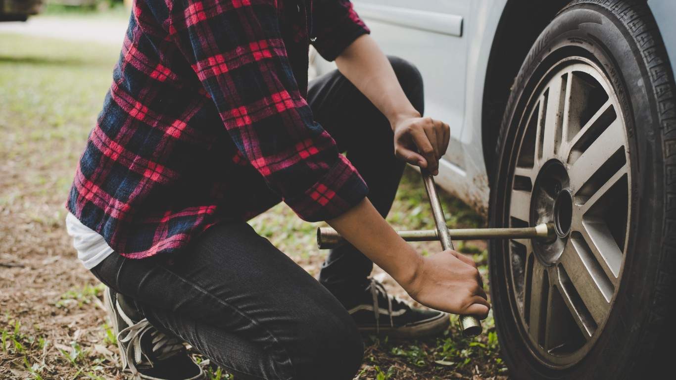 How to Safely Change a Tire After a Puncture